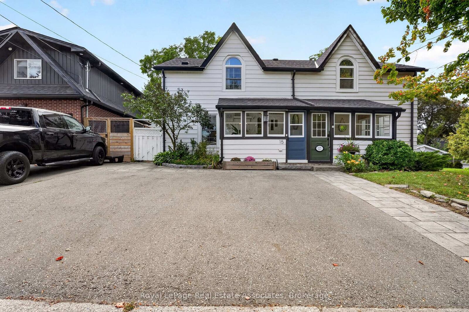 Property Photo:  15 Charles Street  ON L7G 2Z1 