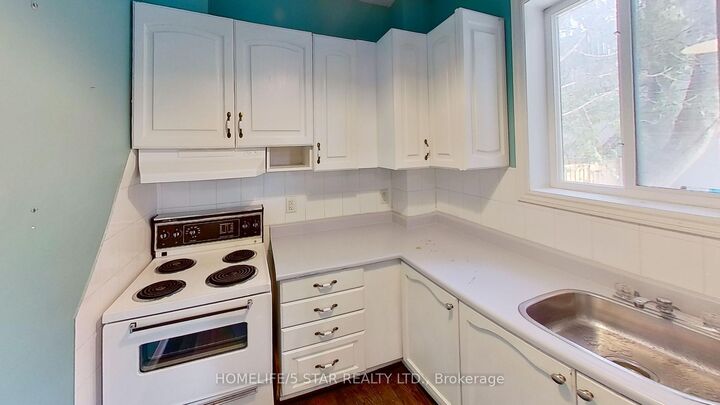 Property Photo:  113 Rusholme Road Main Back Apt  ON M6H 2Y6 
