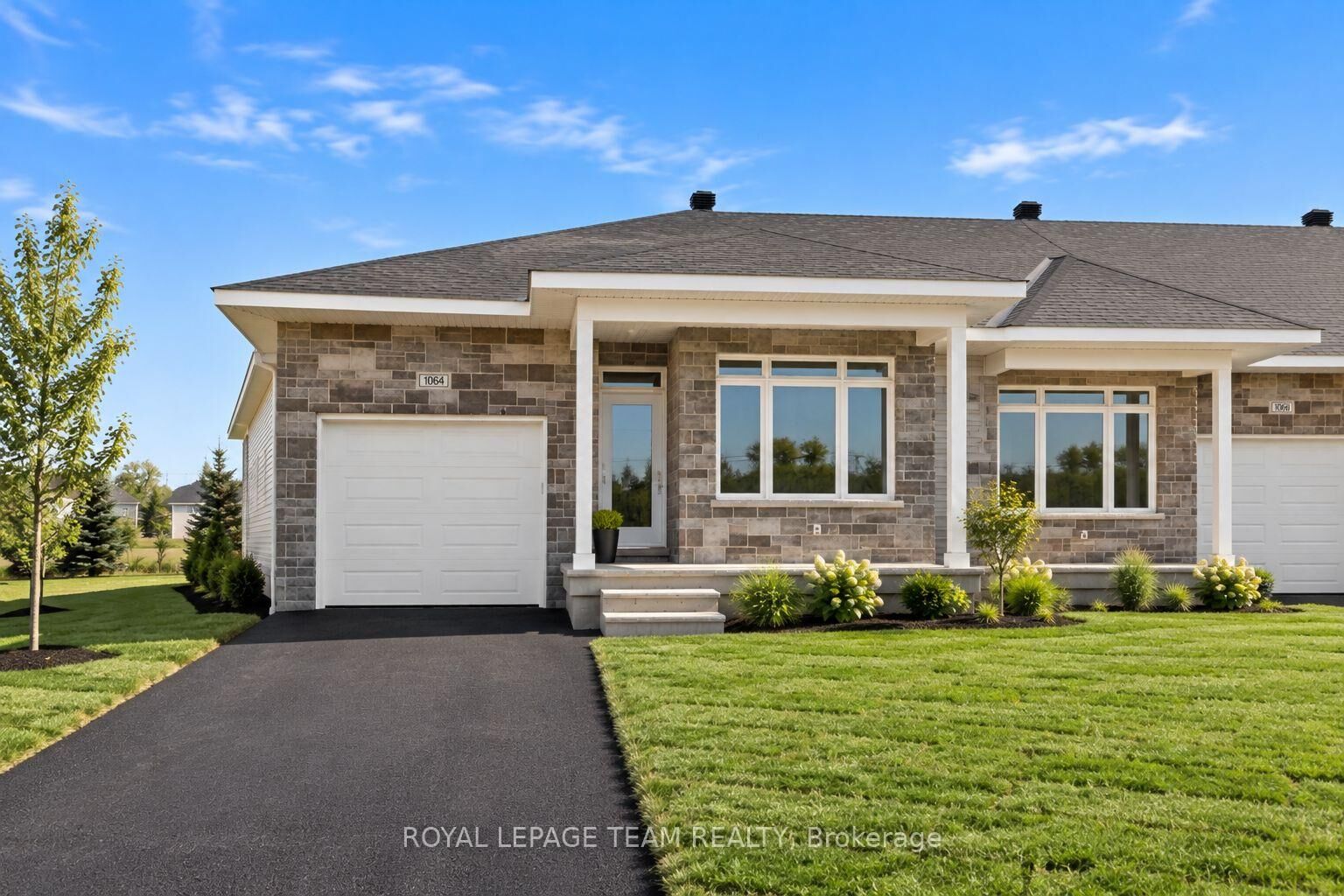 Property Photo:  1060 Dobbie Street  ON K6V 0G8 