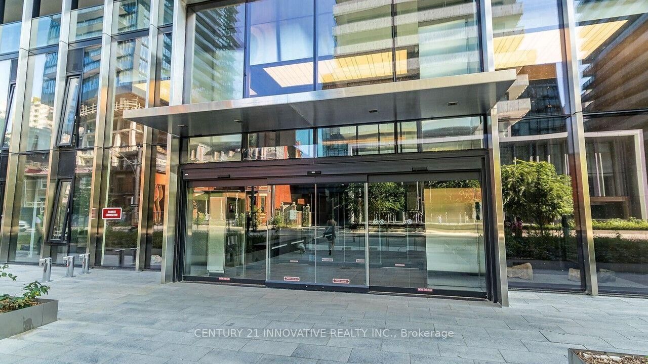 Property Photo:  55 Charles Street E 806  ON M4Y 0J1 