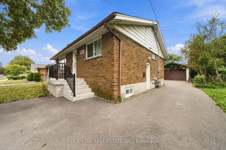 Property Photo:  1052 Fennell Avenue E Lower  ON L8T 1R6 