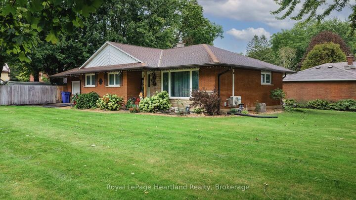 Property Photo: 390 Morris Street ON N0M 1H0
