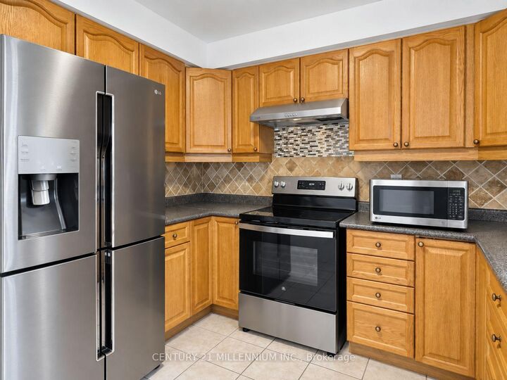 Property Photo:  6 Carruthers Crescent  ON L4M 6A5 