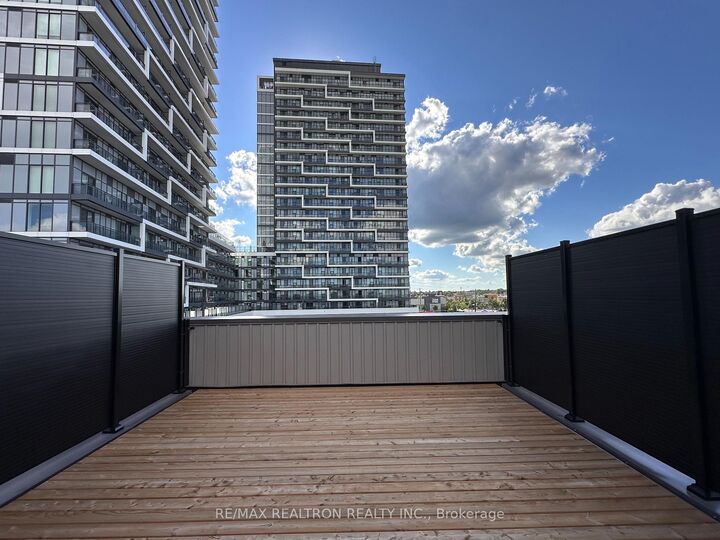 Property Photo: 180 Anderson Avenue Th9 ON L6E 0W5