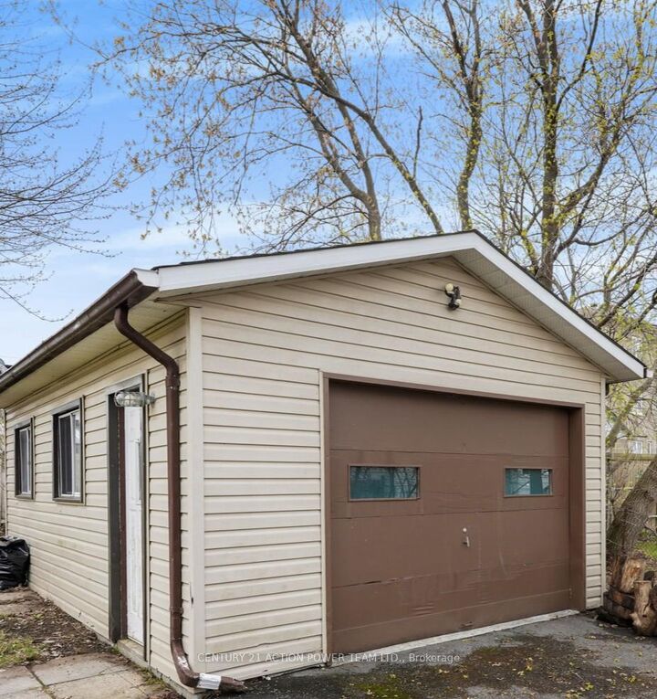 Property Photo:  983 Chapman Street  ON K4K 1E6 