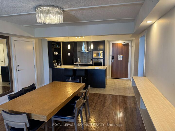Property Photo: 9 Harbour Street 6112/6114 ON L9Y 5B5