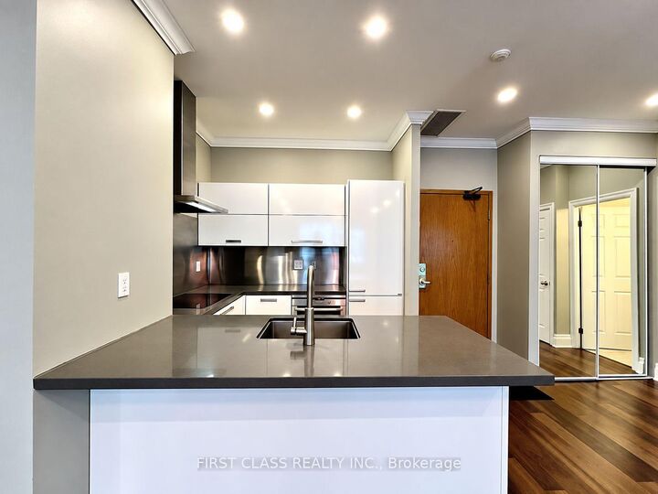 Property Photo:  1231 Yonge Street 207  ON M4T 2T8 