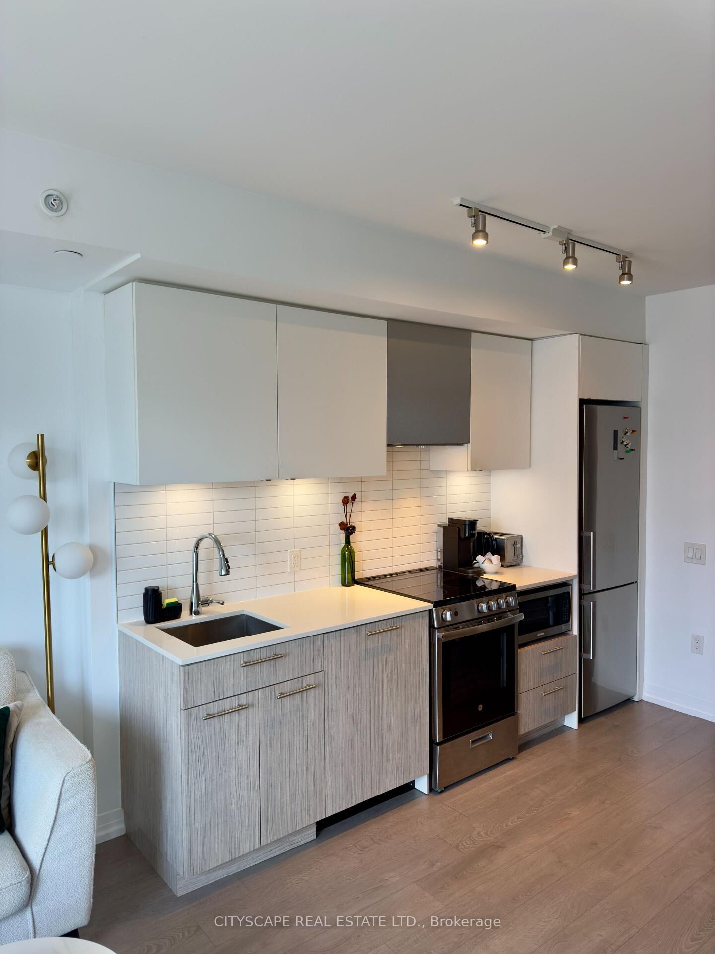 Property Photo:  251 Jarvis Street 4808  ON M5B 0C3 