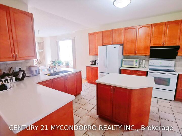 Property Photo:  938 Red Deer Avenue  ON L1K 0C4 