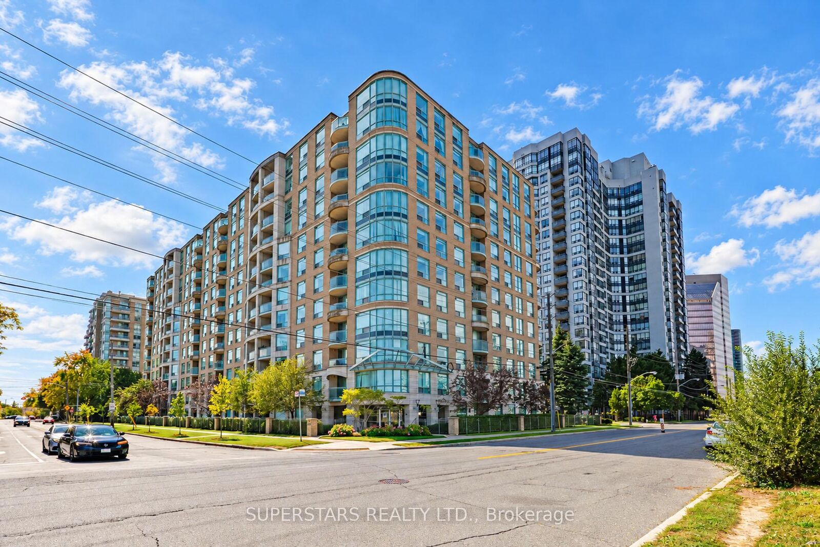 Property Photo: 28 Pemberton Avenue 1110 ON M2M 4L1