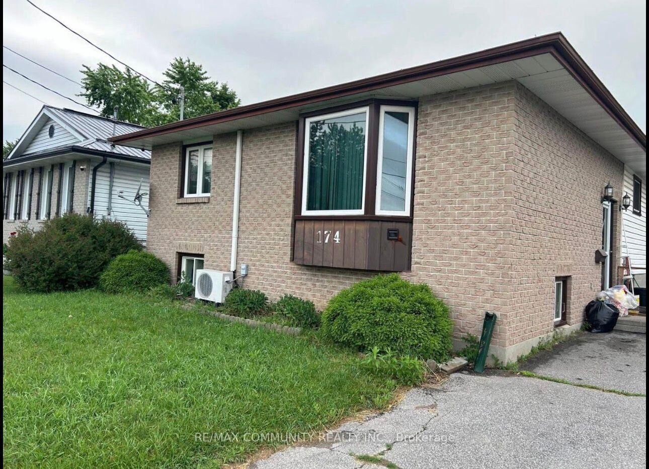 Property Photo:  174 Colborne Street Main  ON K9V 6A1 