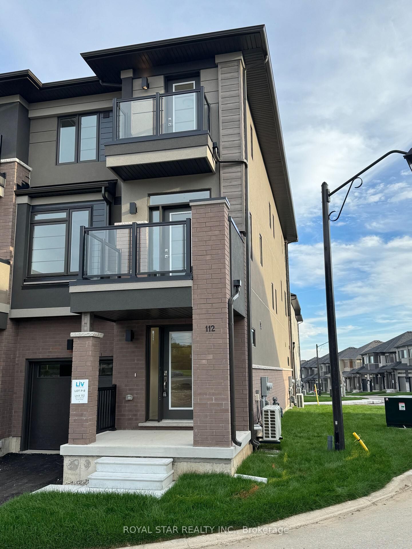 Property Photo:  660 Colborne Street  ON N3T 0Y7 