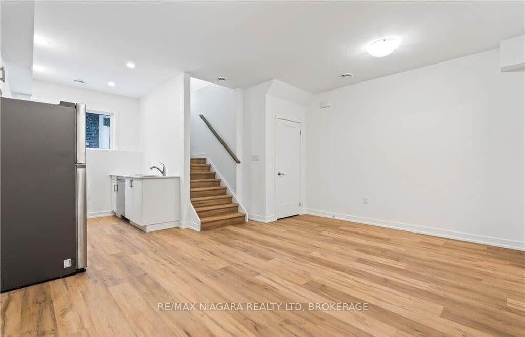 Property Photo: 781 Clare Avenue 214 ON L3C 0K1