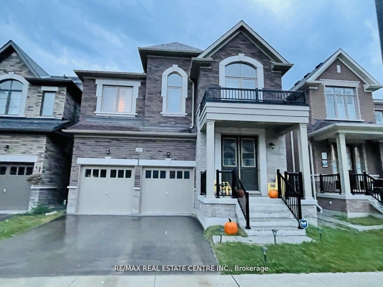 Property Photo:  21 Whitefish Street Upper  ON L1P 0K5 