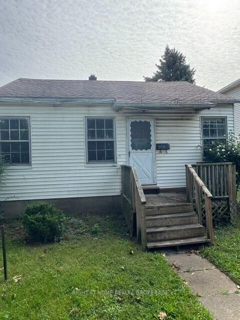 Property Photo: 62 Shakespeare Avenue ON L2R 6K1