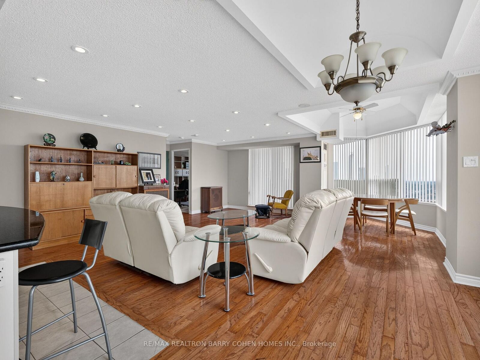 Property Photo:  700 Constellation Drive 2009  ON L5R 3G8 