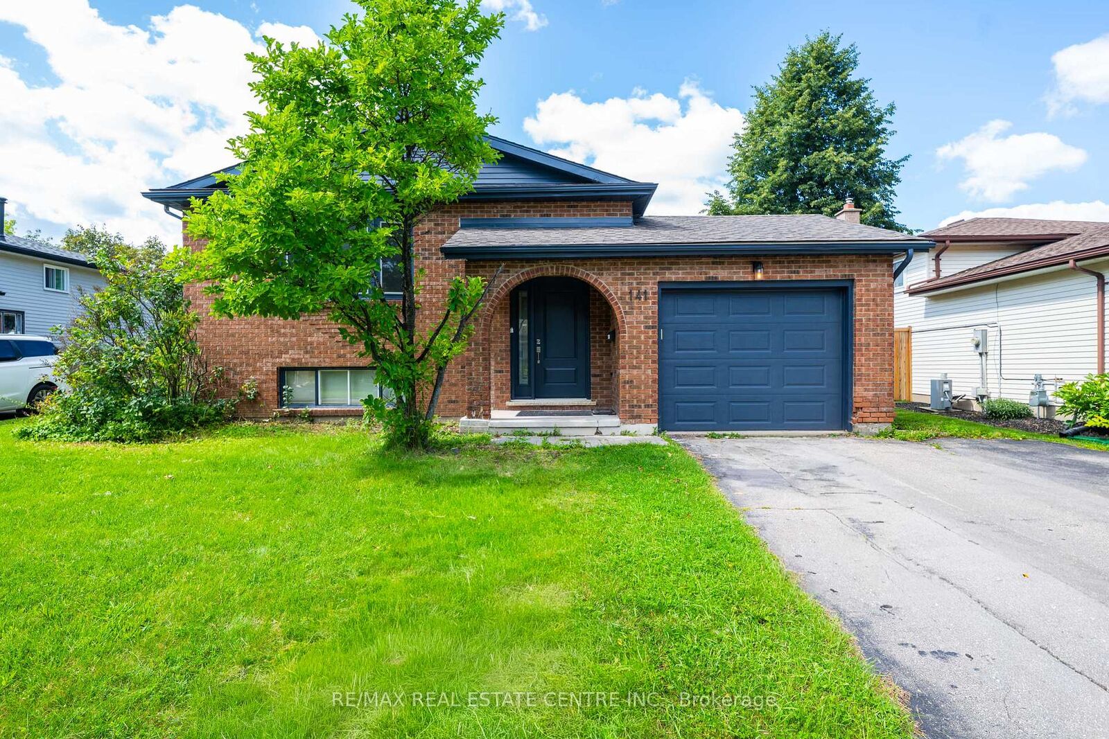 Property Photo:  141 Cedar Crest Street  ON N2N 2A6 