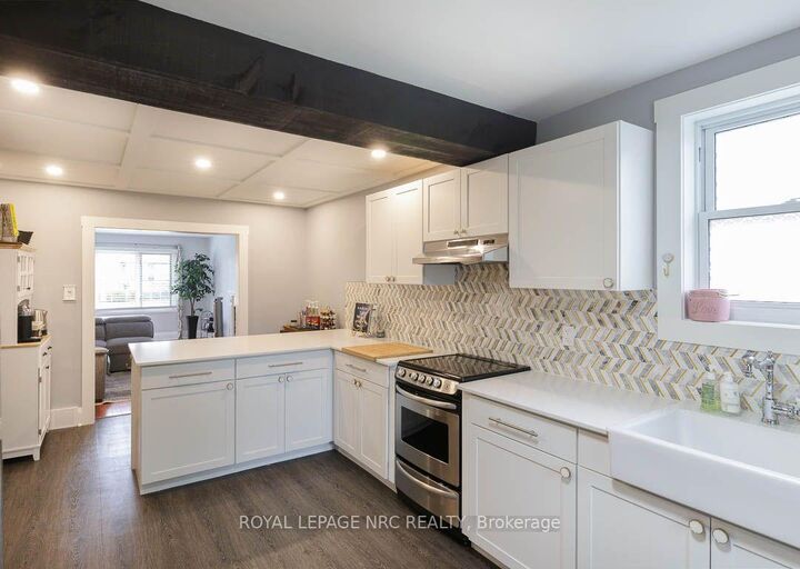 Property Photo:  241 Vine Street  ON L2M 4S9 