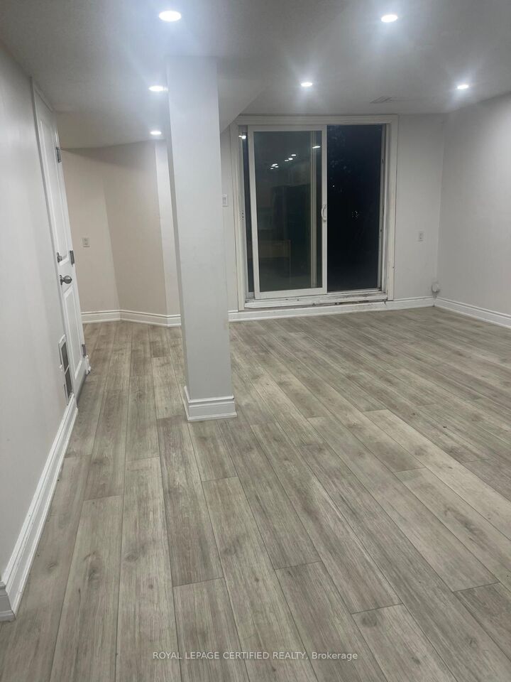 Property Photo:  211 Macedonia Crescent Bsmt  ON L5B 3R8 