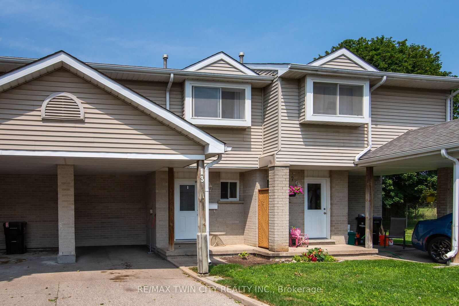 Property Photo:  125 Sekura Crescent 13  ON N1R 8B4 