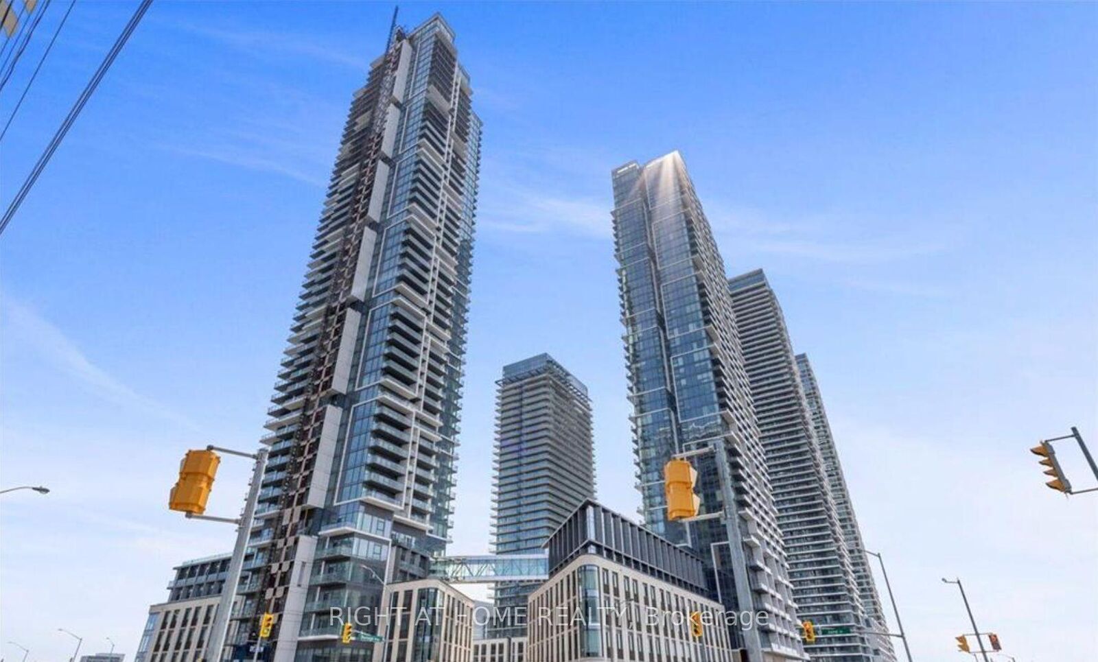 Property Photo:  1000 Portage Parkway 2715  ON L4K 0L1 