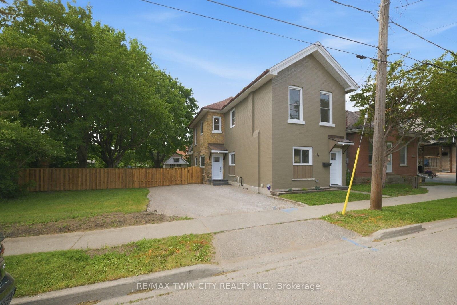 Property Photo:  14 Bond Street  ON N3R 4G5 