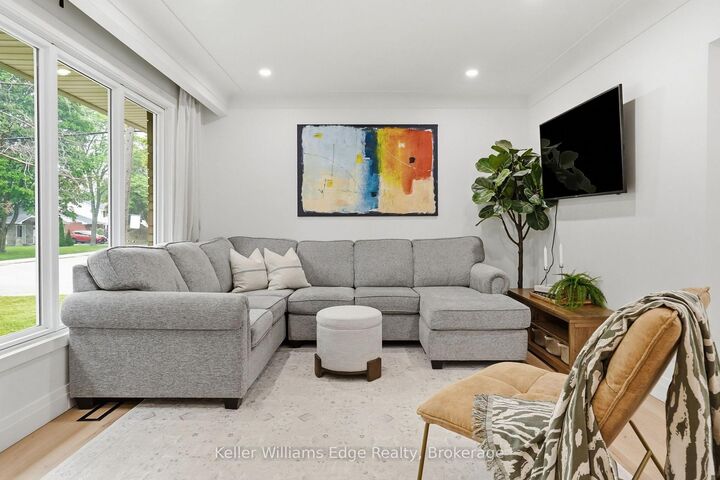 Property Photo:  131 West 34th Street  ON L9C 5K4 