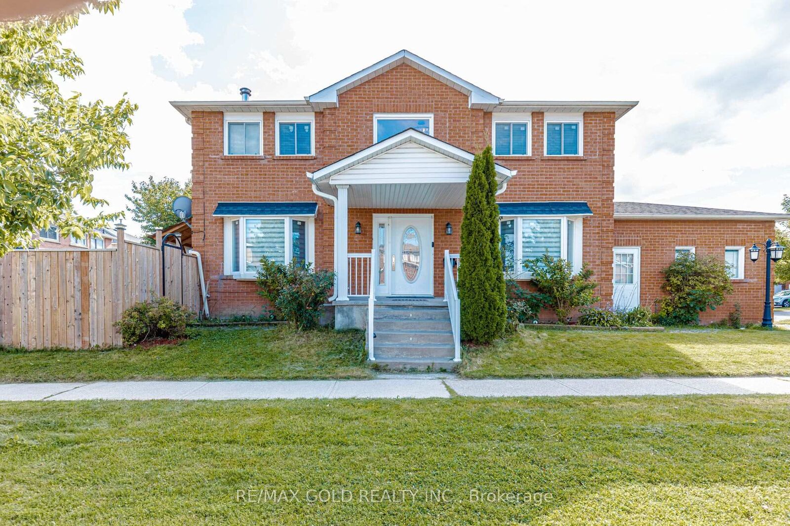 Property Photo:  4 Horsham Street  ON L6X 3R5 