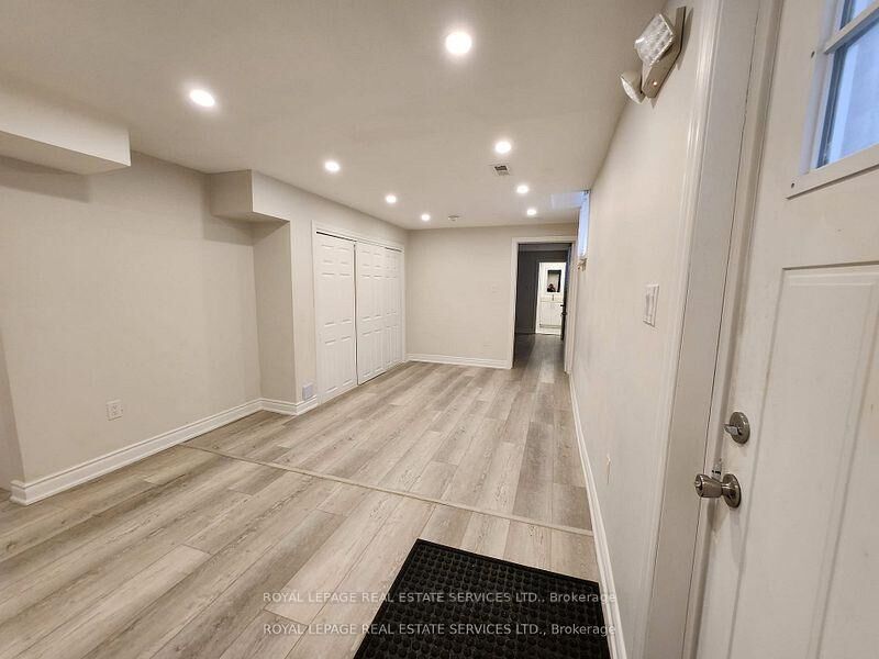 Property Photo: 1447 Santa Rosa Court ON L5V 1H7