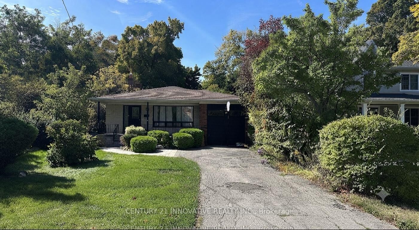 Property Photo:  18 Larwood Boulevard  ON M1M 2M5 