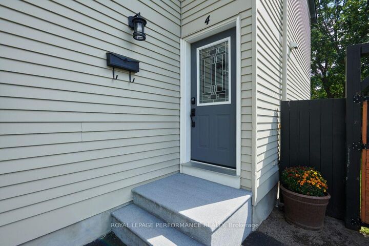 Property Photo:  4 Winchester Drive  ON K2L 2C9 