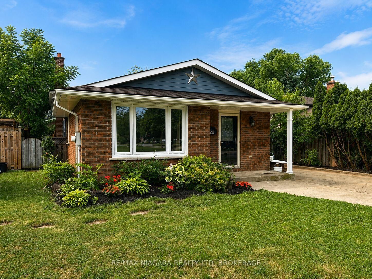 Property Photo:  26 Friars Court  ON L2N 6B5 
