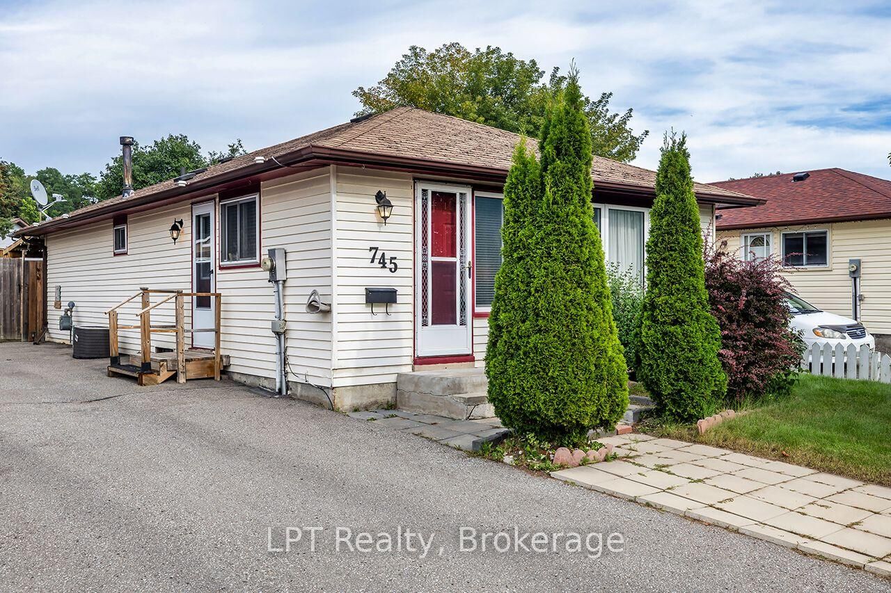 Property Photo:  745 Grandview Drive  ON L1H 7W5 