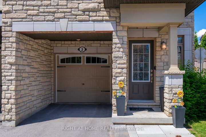 Property Photo:  2 Queen Mary Court  ON L4L 0H9 
