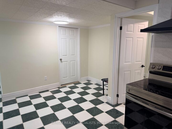 Property Photo: 828 Cardington Street ON L5V 1Z6