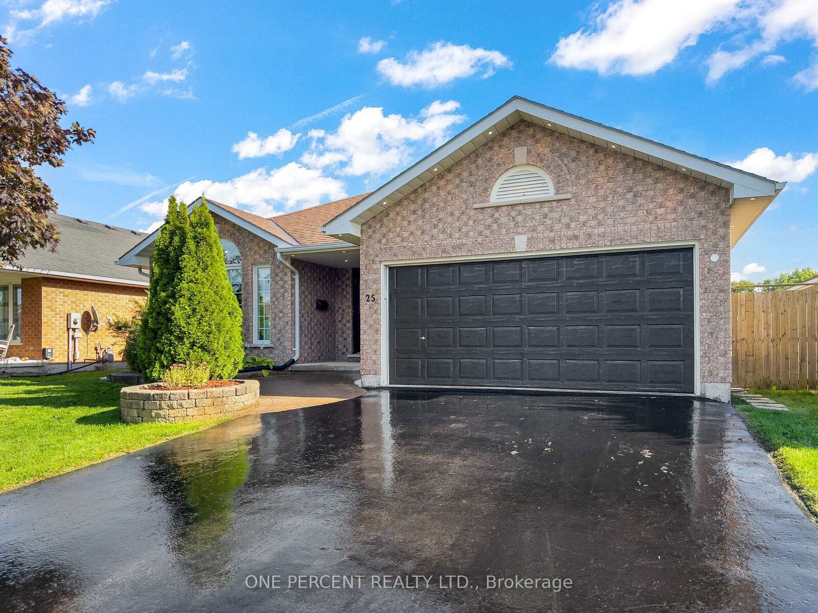 Property Photo:  25 Hickory Grove  ON K8N 5X6 