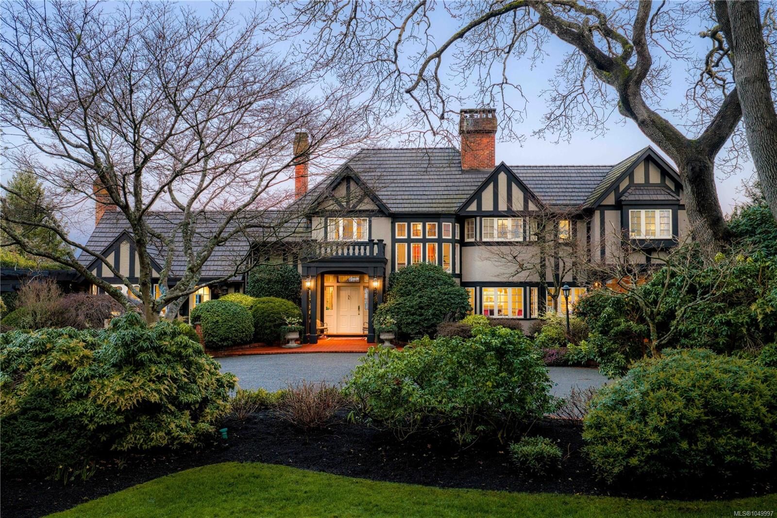 Property Photo: 3475 Upper Terrace Rd BC V8R 6E6