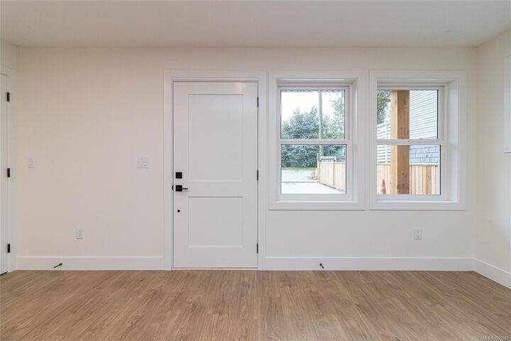 Property Photo:  2235 Shelbourne St #C  BC V8R 4L2 