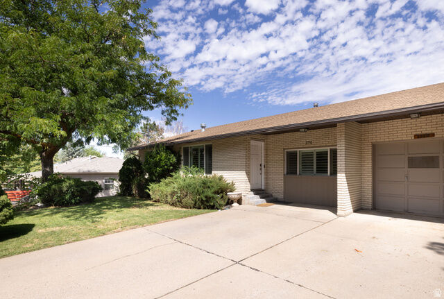 Property Photo: 270 E 5100 S UT 84405