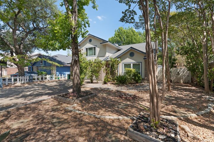Property Photo: 12319 Yarmont Way TX 78753
