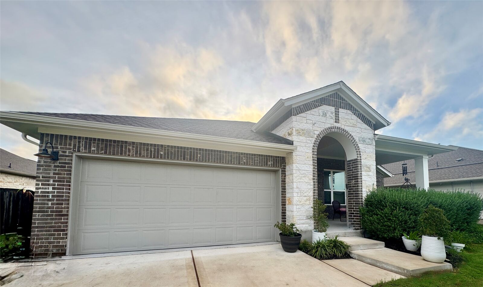 Property Photo:  142 Willamette Way  TX 78640 