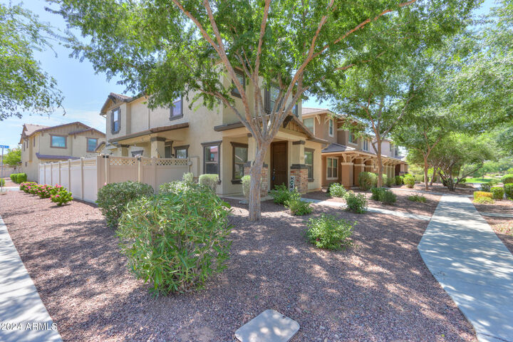 Property Photo: 986 S Hawk Lane AZ 85296