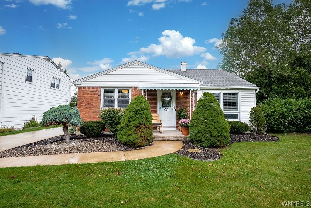 Property Photo: 92 N Creek Drive NY 14225