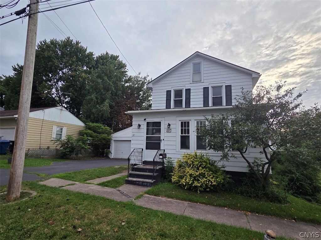 Property Photo:  337 Marlborough Road  NY 13206 