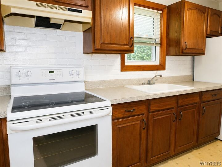 Property Photo: 7866 Zimmerman Rd NY 14075