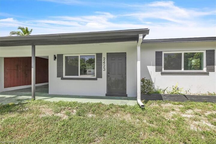Property Photo:  2423 Jeffcott St  FL 33901 