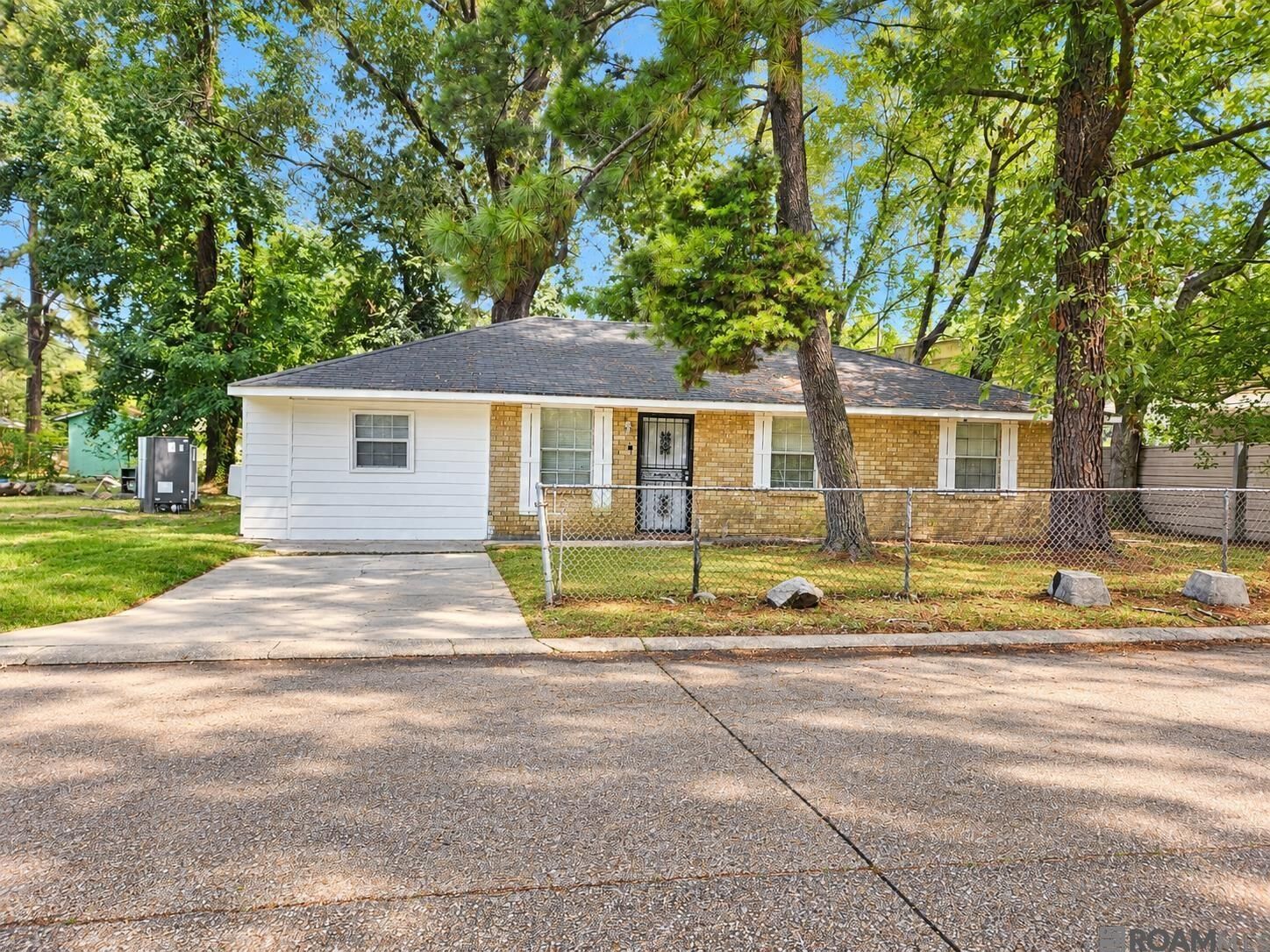 Property Photo: 2760 Lark St LA 70817