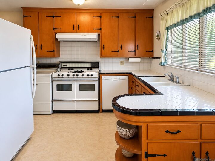 Property Photo:  9865 Miraflores Dr  LA 70815 