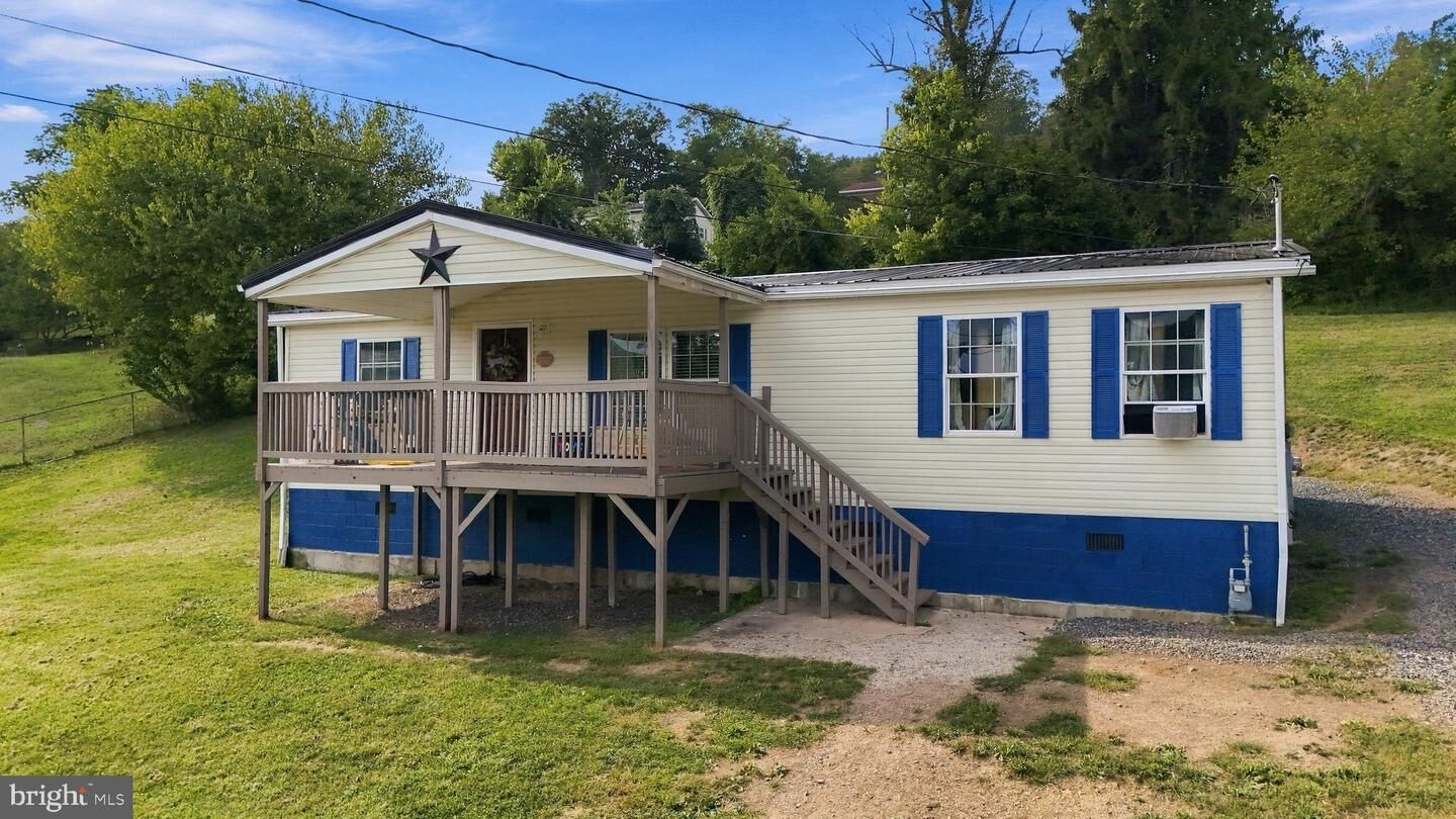 Property Photo: 422 Spruce Street MD 21562