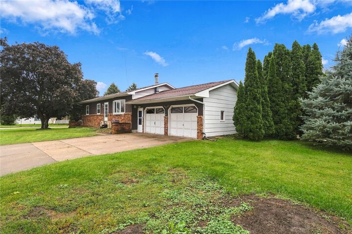 Property Photo:  310 E 5th Street  IA 52339 